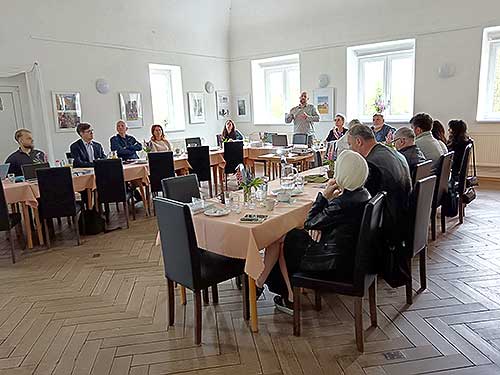 Starostové DSO Chomutovsko se seznámili s dotačními programy z MPO, červen 2024 Starostové DSO Chomutovsko se seznámili s dotačními programy z MPO, červen 2024