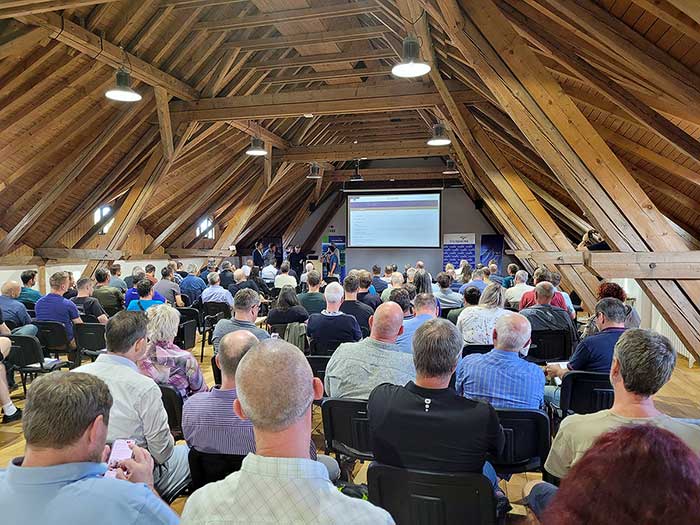 Robotický čistič v Jihlavské nemocnici a radar v mobilu. Seminář Internet v Telči nabídl zajímavá témata Robotický čistič v Jihlavské nemocnici a radar v mobilu. Seminář Internet v Telči nabídl zajímavá témata