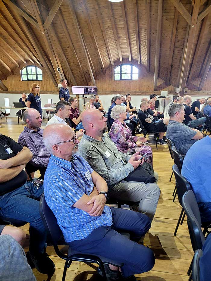 Robotický čistič v Jihlavské nemocnici a radar v mobilu. Seminář Internet v Telči nabídl zajímavá témata Robotický čistič v Jihlavské nemocnici a radar v mobilu. Seminář Internet v Telči nabídl zajímavá témata